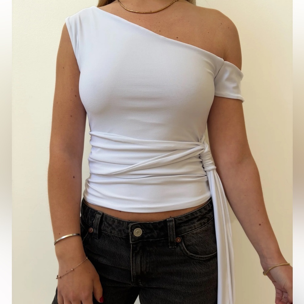 NWT Madeira One-Shoulder White Wrap Ruched Draping Tie Side detail Top Shirt M